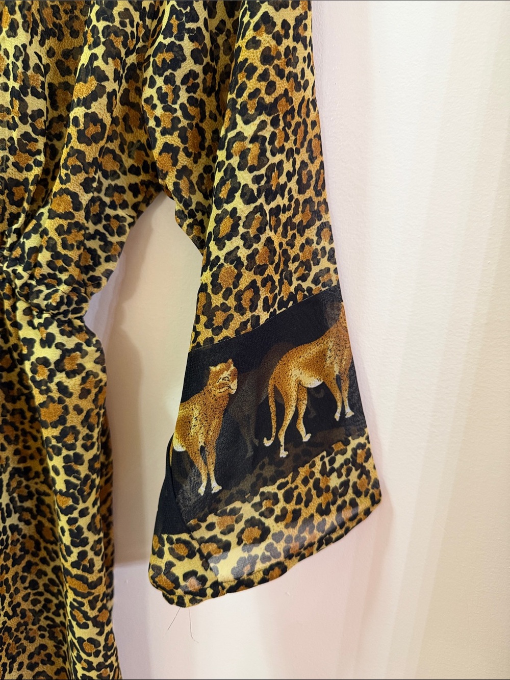 Rima. Leopard Print Tunic with Leopard 🐆 or Cheetah Border. NWOT. Size Small - Picture 4 of 6